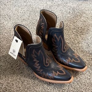Ariat Dixon X Toe ankle boots